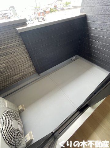 バルコニー　外からの目が気にならないバルコニーで洗濯物が干せます