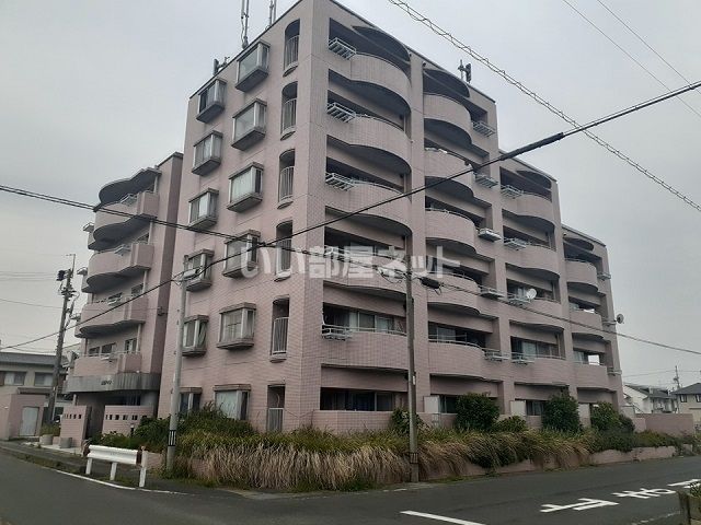 豊川市蔵子のマンションの建物外観