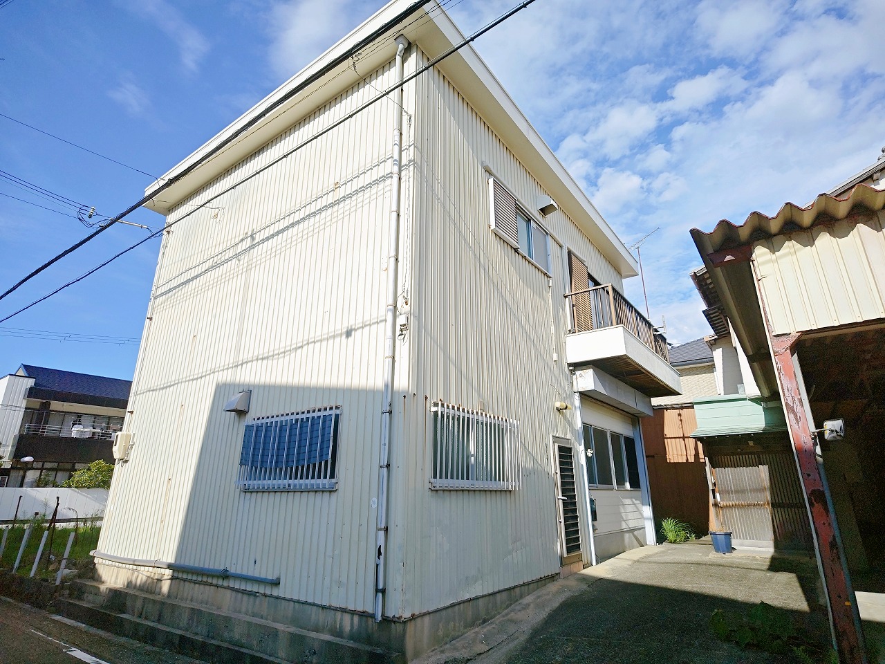 海南市岡田戸建の建物外観