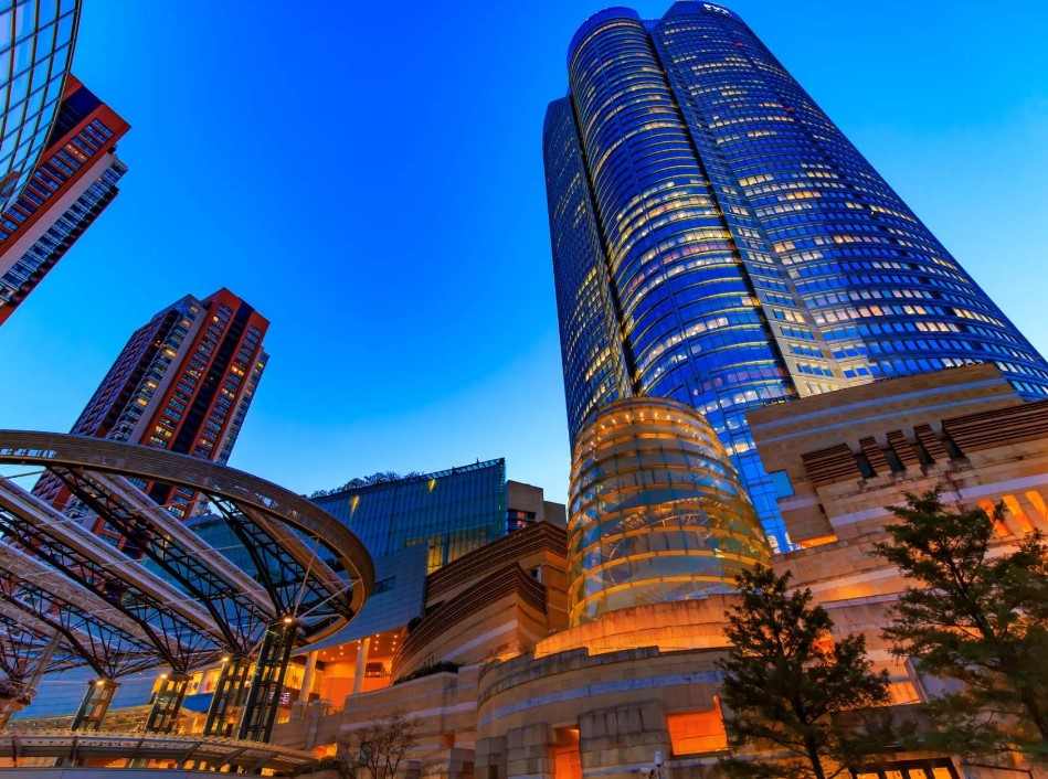 ショッピングセンター　六本木ヒルズ（ショッピングセンター）まで834m