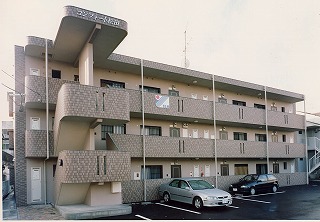 【コンフォート松田の建物外観】