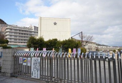 【広島市西区田方のマンションの小学校】