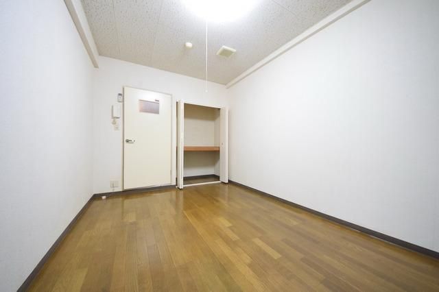 居室・リビング　6帖の洋室