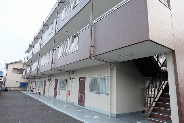 【ハイツ上屋敷の建物外観】