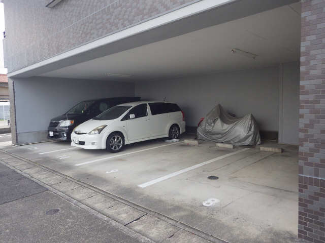 【クリスタルパレスフジの駐車場】