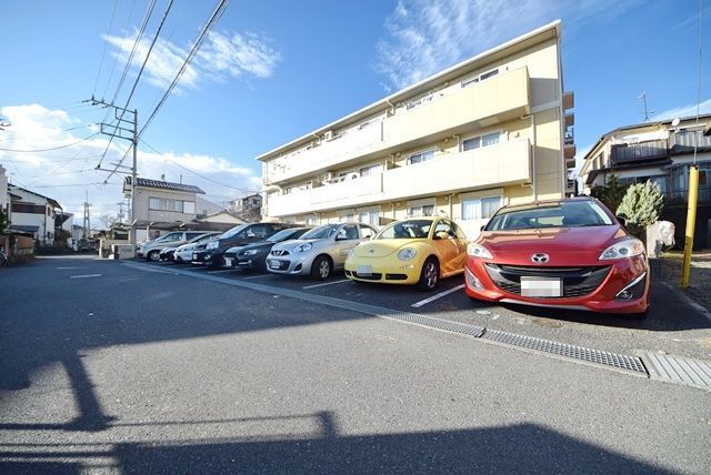 【茅ヶ崎市菱沼のアパートの駐車場】