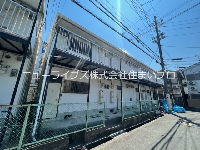 寝屋川市池田本町のアパートの建物外観