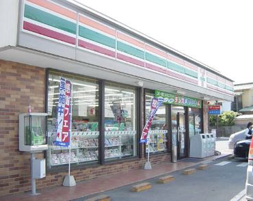 【小田原市柳新田のマンションのコンビニ】