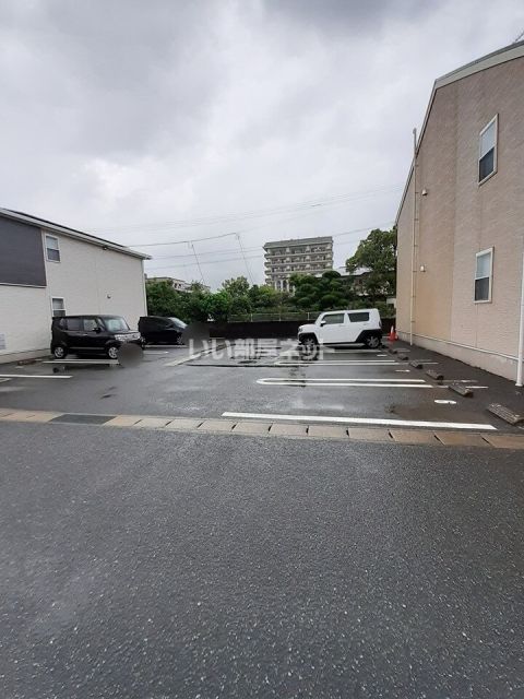 【八代市高島町のアパートの駐車場】