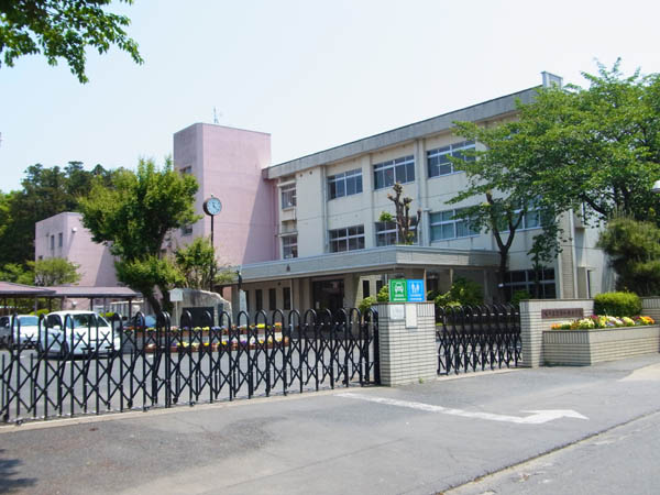 【パークドオートム Aの小学校】