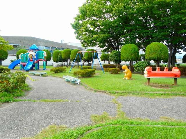 【足利市福富町のアパートの公園】