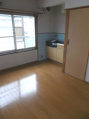 居室・リビング　2階別室の参考写真です。現況を優先します。（207）