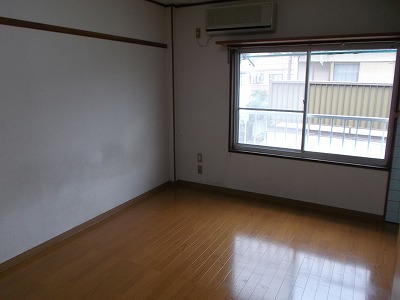 居室・リビング　2階別室の参考写真です。現況を優先します。（207）