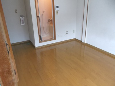 居室・リビング　2階別室の参考写真です。現況を優先します。（207）