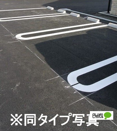 【天童市大字長岡のアパートの駐車場】