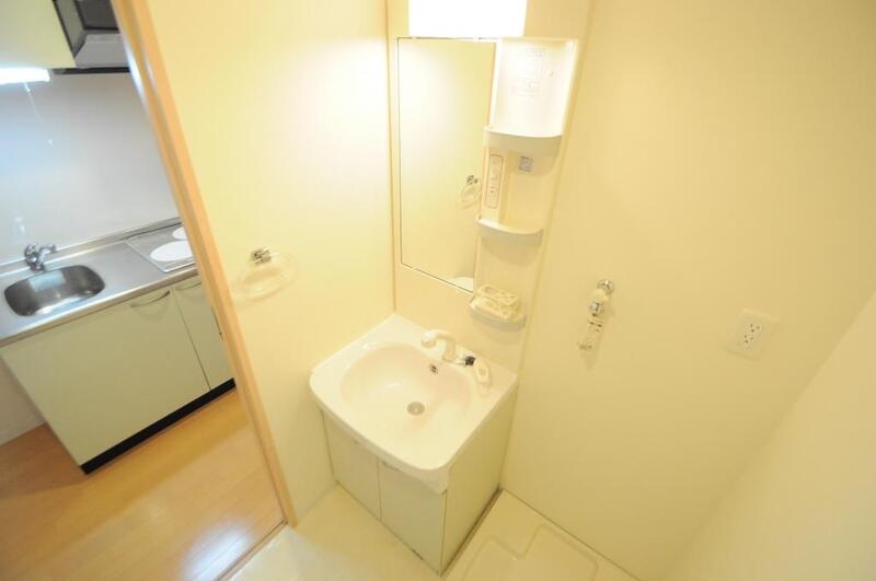 洗面設備　独立洗面所は脱衣所も兼ねています。