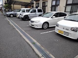 駐車場　敷地内
