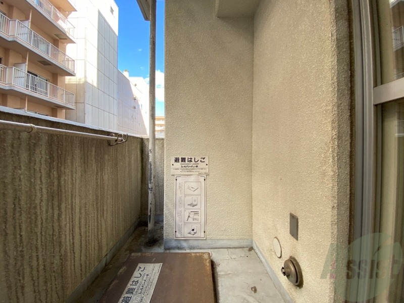 バルコニー　バルコニーです。洗濯物を干したり一息ついたりできますね！