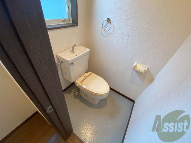 トイレ　シンプルなトイレです。問題なくお使いいただけます。