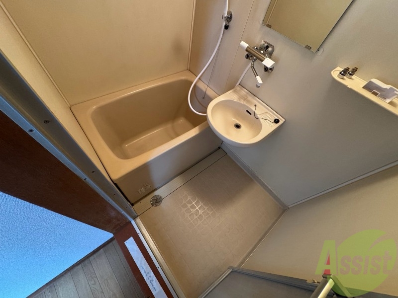 バス・シャワールーム　お風呂になります。一日の疲れを癒してくださいね。