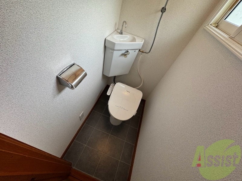 トイレ　こちらはトイレです。清潔感があり、安心して使用できます。