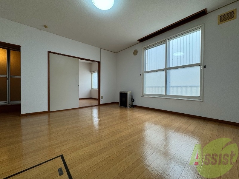 居室・リビング　広くてキレイなお部屋が広がっていて、充実した生活が送れそう。