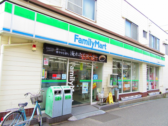 コンビニ　ファミリーマート中島東店（コンビニ）まで200m