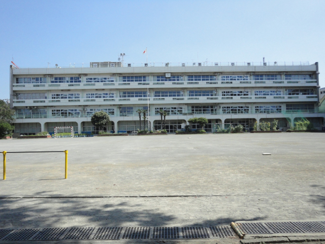 小学校　武蔵野市立第一小学校（小学校）まで320m