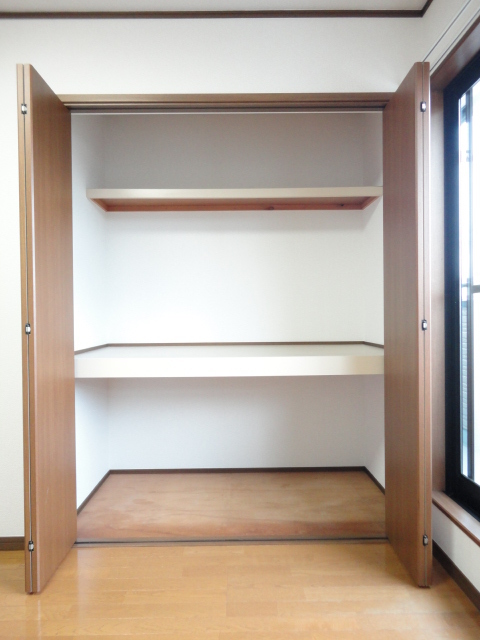 収納　洋室の収納※同タイプ参考写真