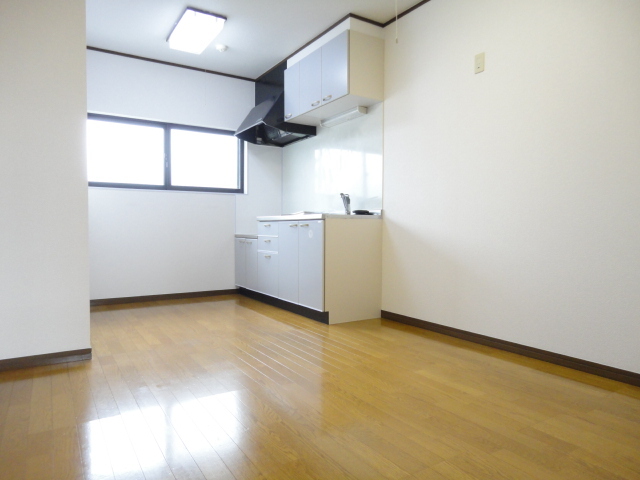 居室・リビング　７．５帖のダイニングキッチン※同タイプ参考写真