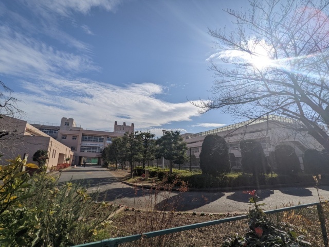 中学校　横浜市立中川西中学校（中学校）まで801m