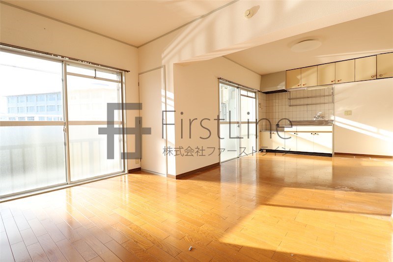 居室・リビング　※別号室の画像です