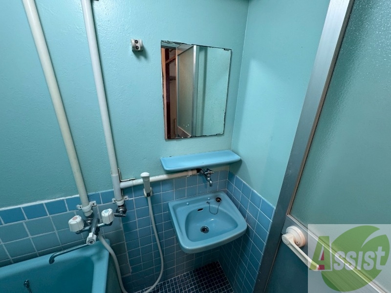 洗面設備　ユニットバス内の洗面台です。朝の身支度もスムーズです。