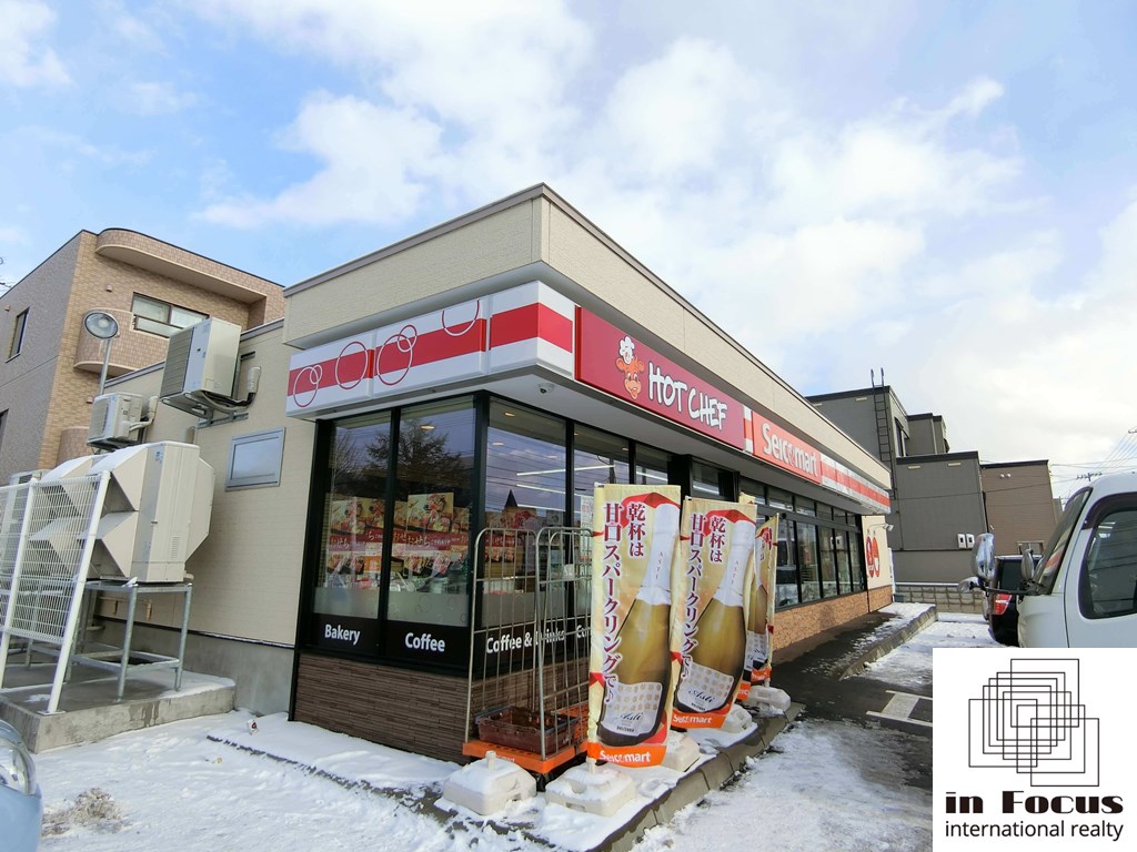 コンビニ　セイコーマート北42条店（コンビニ）まで733m