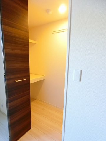 収納　写真は同建物の別部屋を参考に掲載しております。