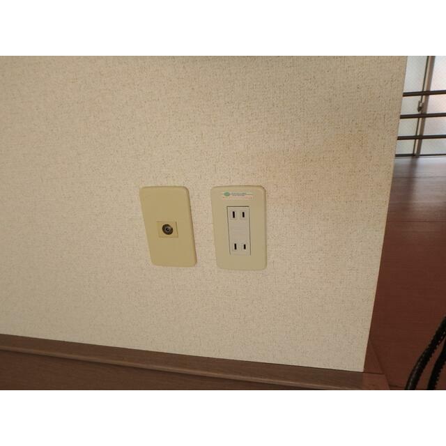 その他設備　ロフトにもテレビジャックとコンセントあります。