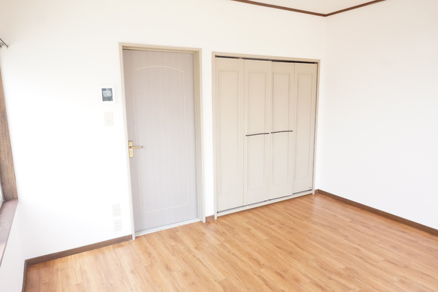 その他部屋・スペース　２面採光の洋室７帖です