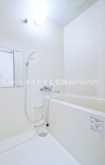 バス・シャワールーム　同型別部屋写真（反転）