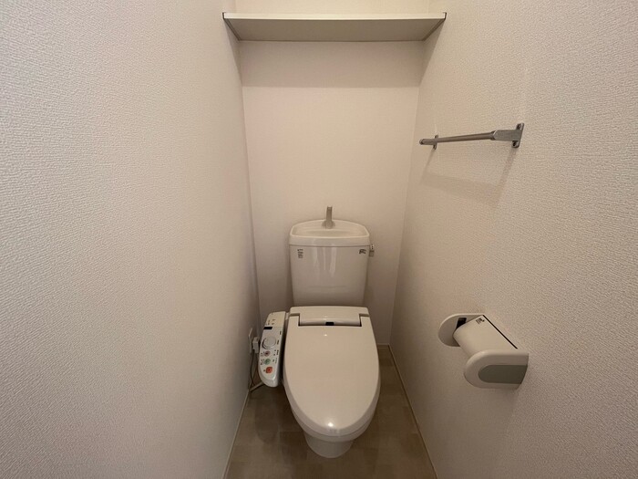 トイレ　嬉しい温水洗浄便座付き♪