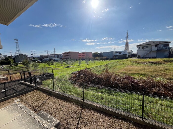 バルコニー　陽当たり良好なバルコニーです♪