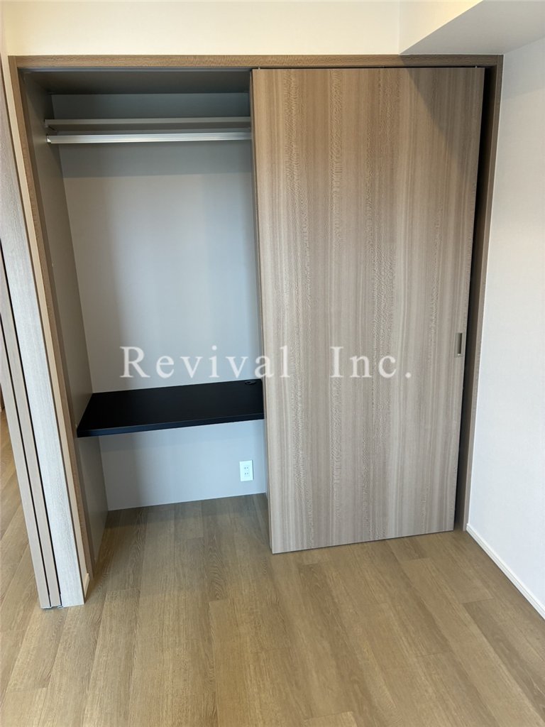 その他　デスクも完備でございます