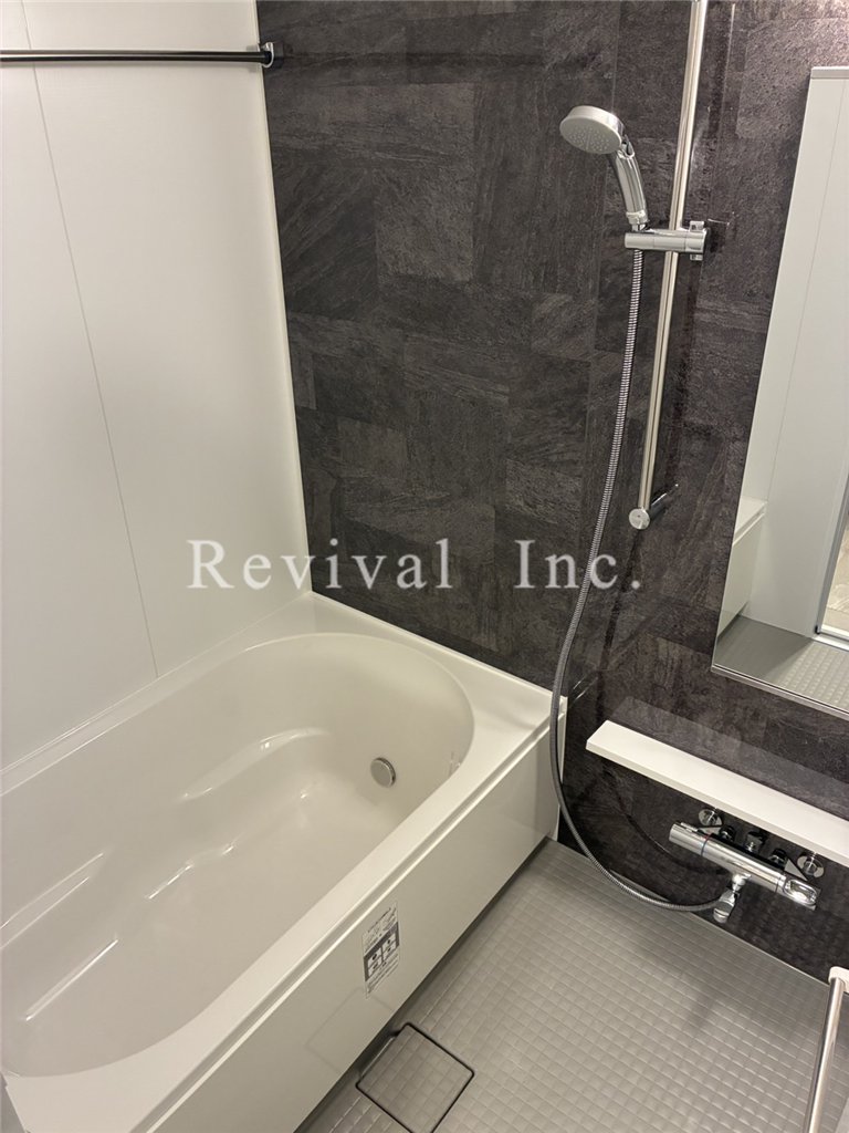 バス・シャワールーム　追い焚き・浴室乾燥完備でございます