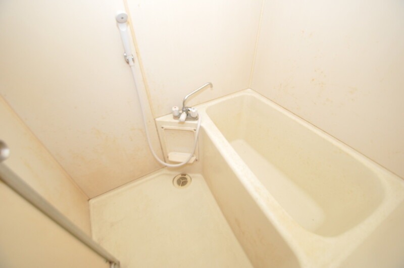 バス・シャワールーム　広めのお風呂は一日の疲れを癒してくれます。