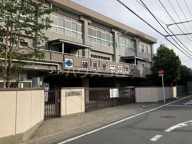 小学校　練馬第二小学校（小学校）まで492m