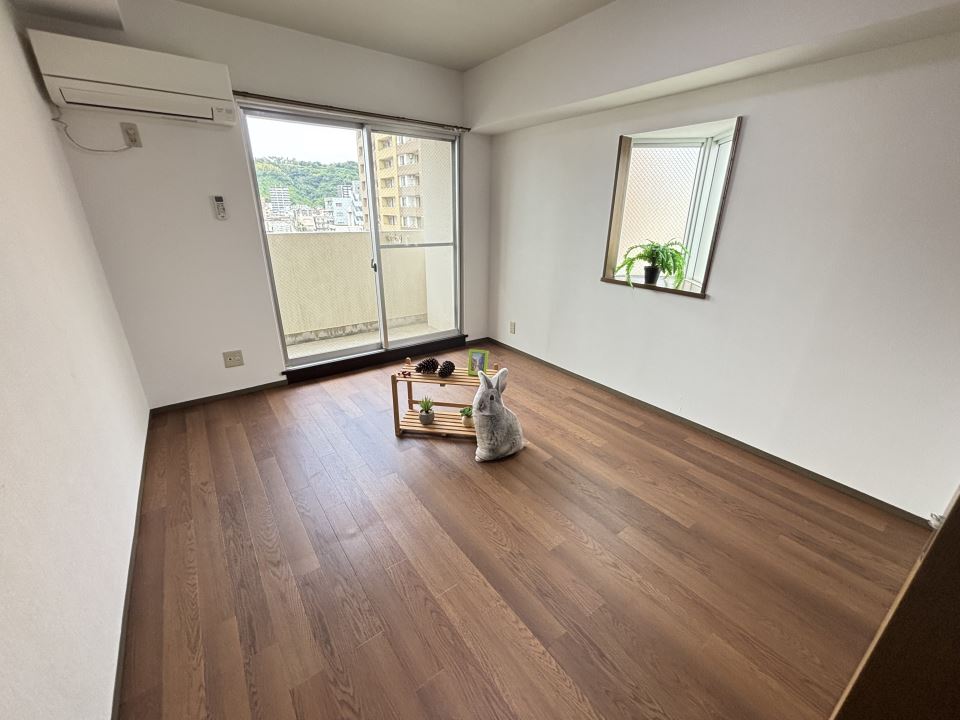 居室・リビング　８畳の洋室です