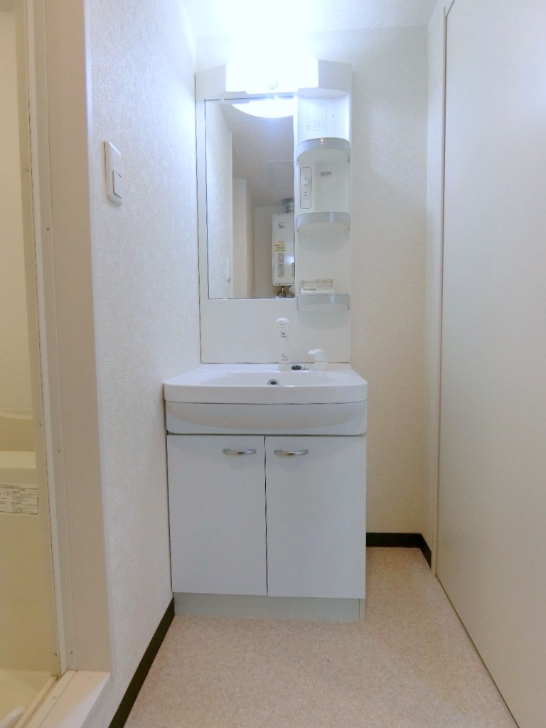 洗面設備　シャワードレッサー付き♪