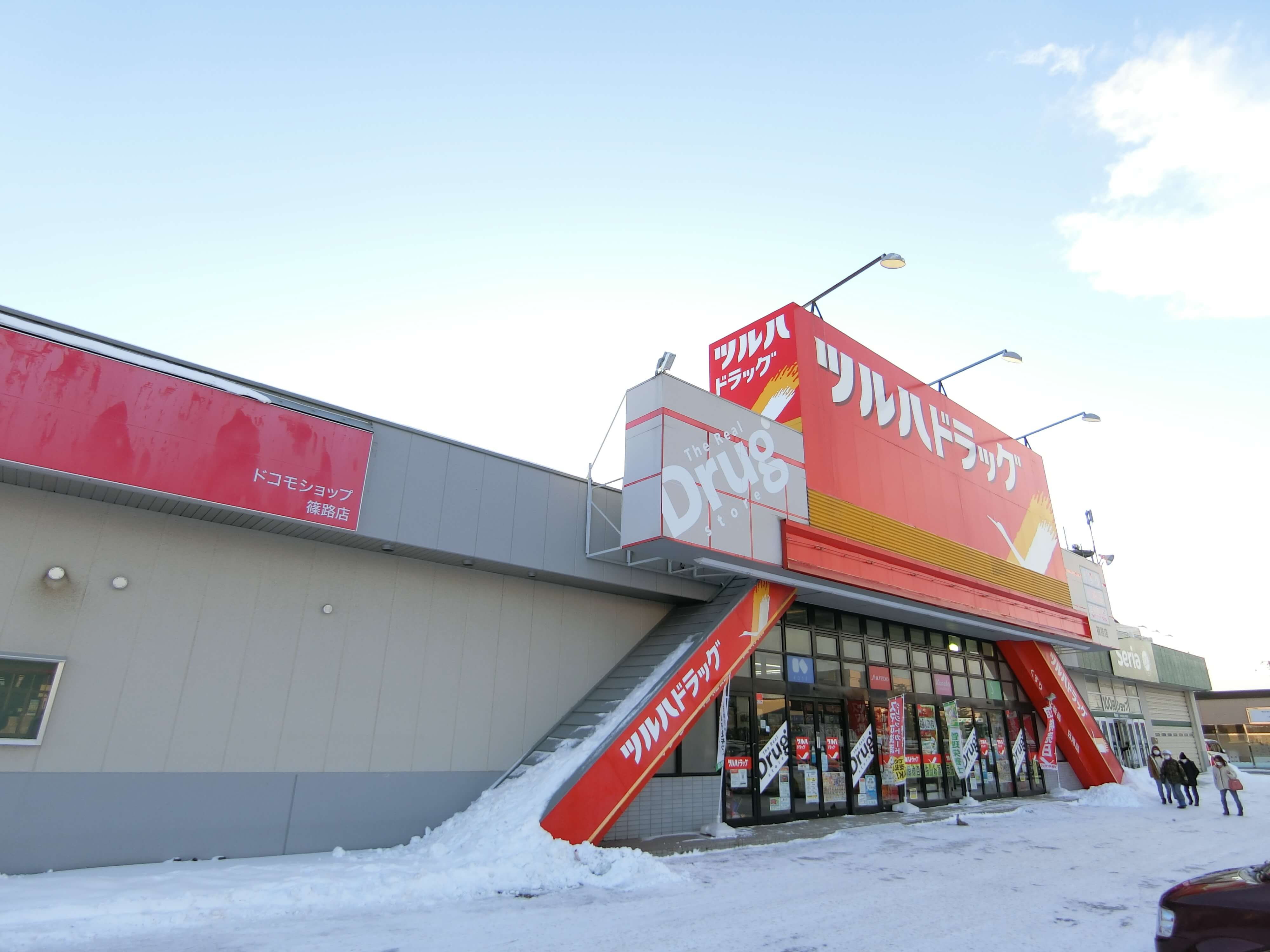 ドラックストア　ツルハドラッグ北24条店（ドラッグストア）まで533m