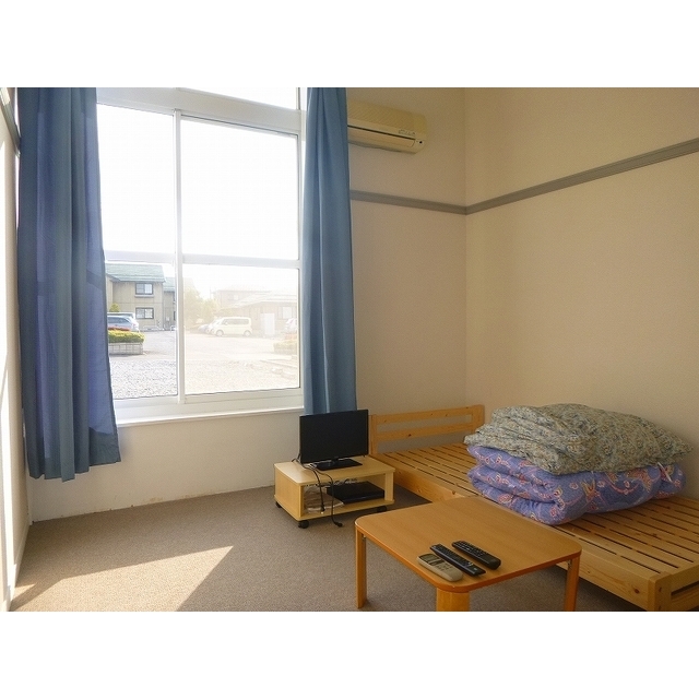 居室・リビング　※布団は別契約です。