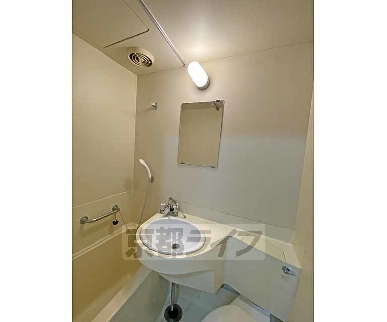 洗面設備　ユニットバスの洗面です。