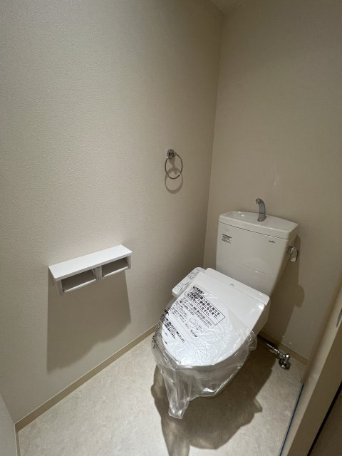 トイレ　同物件別号室の写真です。